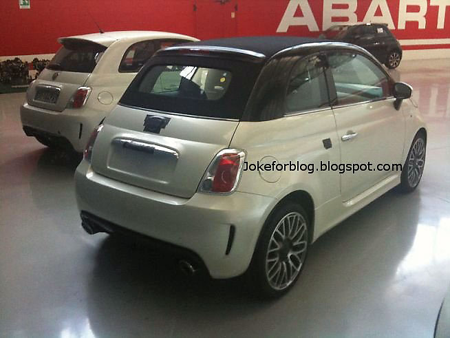 Spy shot of the Abarth 500 Cabriolet