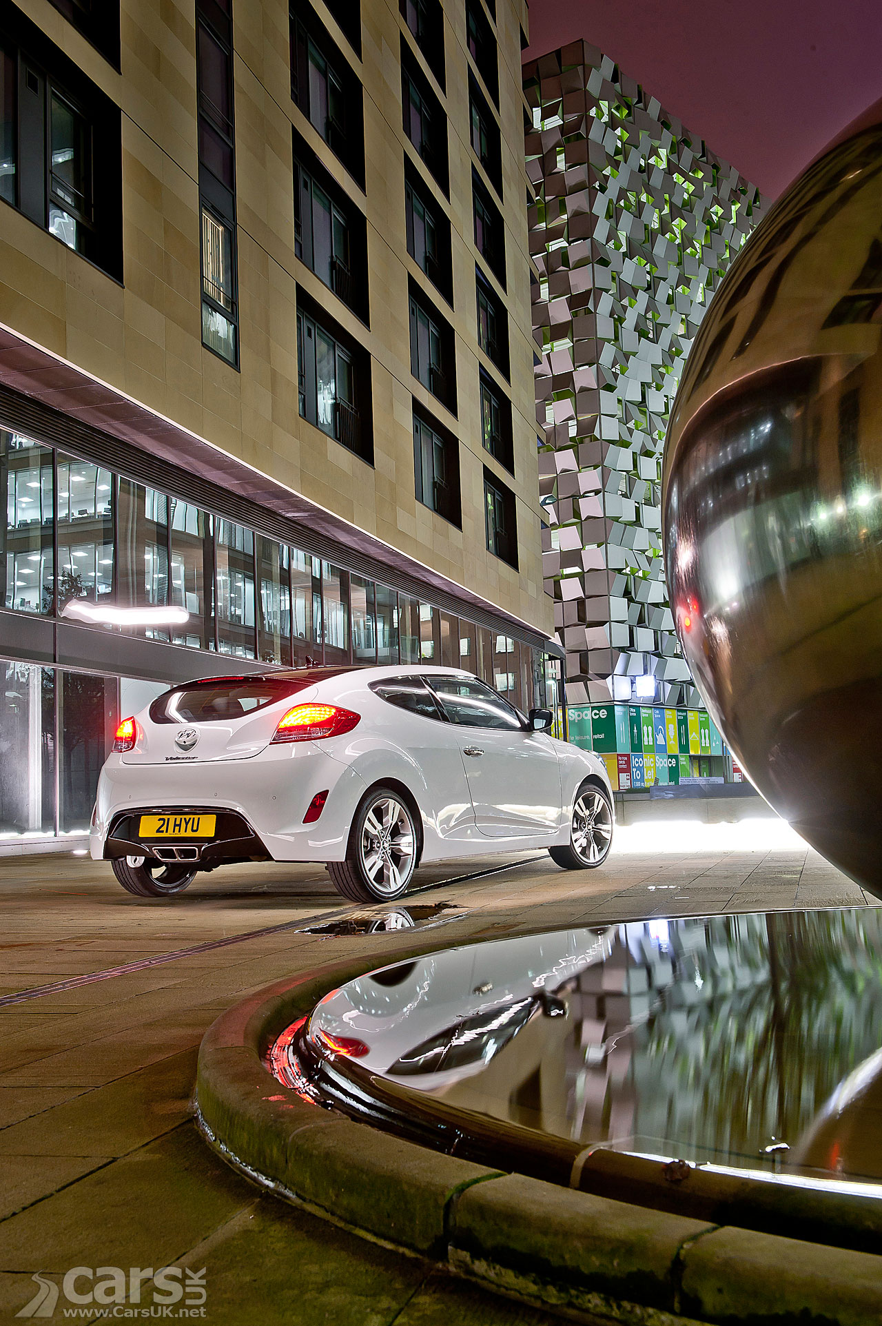 Hyundai Veloster Race Game in Times Square (video)