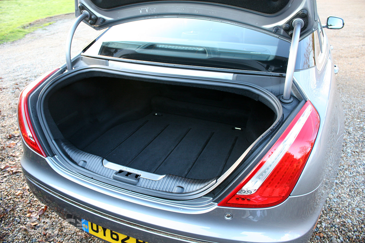 Jaguar XJ Review (2013 MY) Jaguar XJ Review (2013 MY)