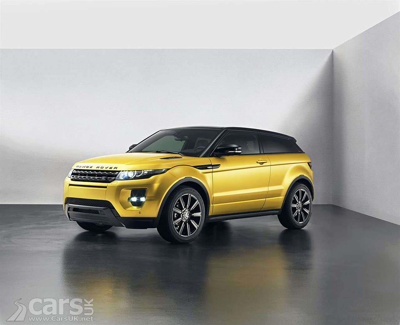 Range Rover Evoque Sicilian Yellow Limited Edition with Black Design Pack Cars UK