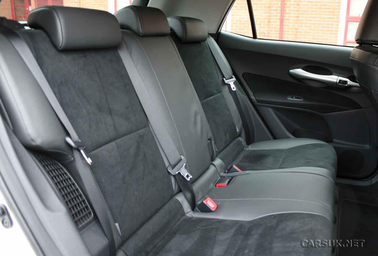 Toyota Auris Hybrid Review