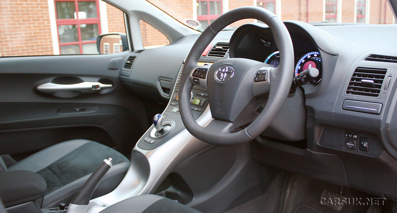 Toyota Auris Hybrid Review