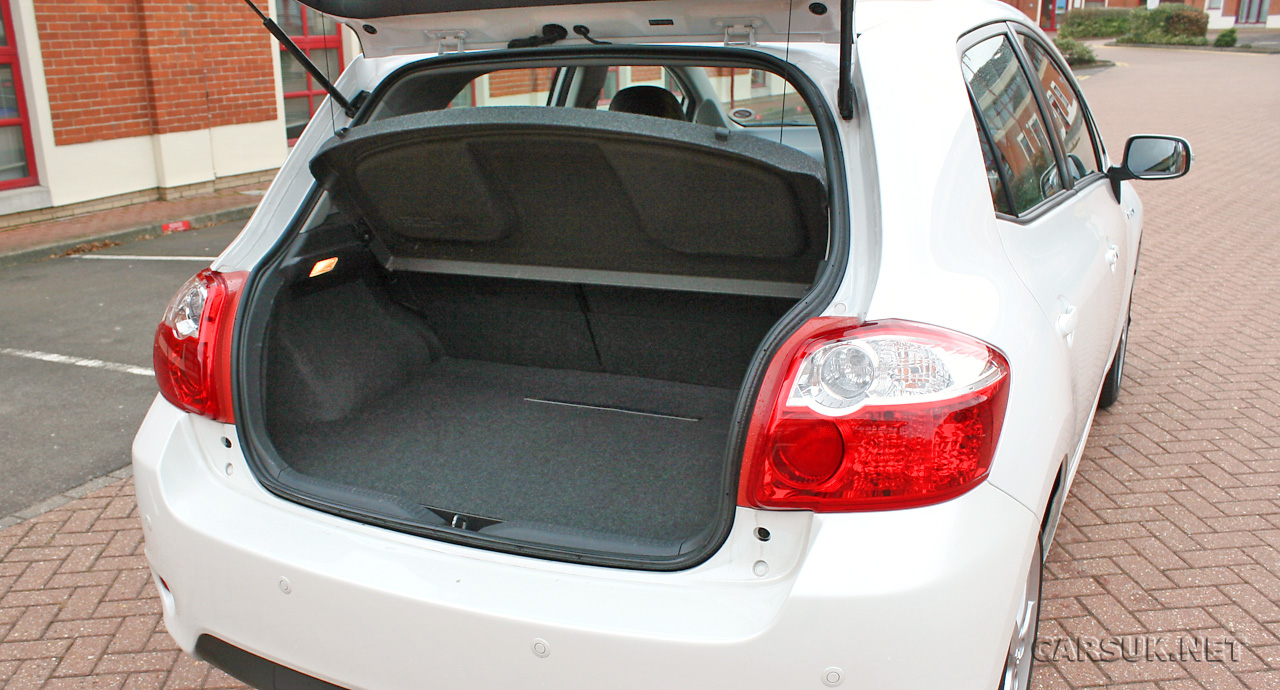 Toyota Auris Hybrid Review