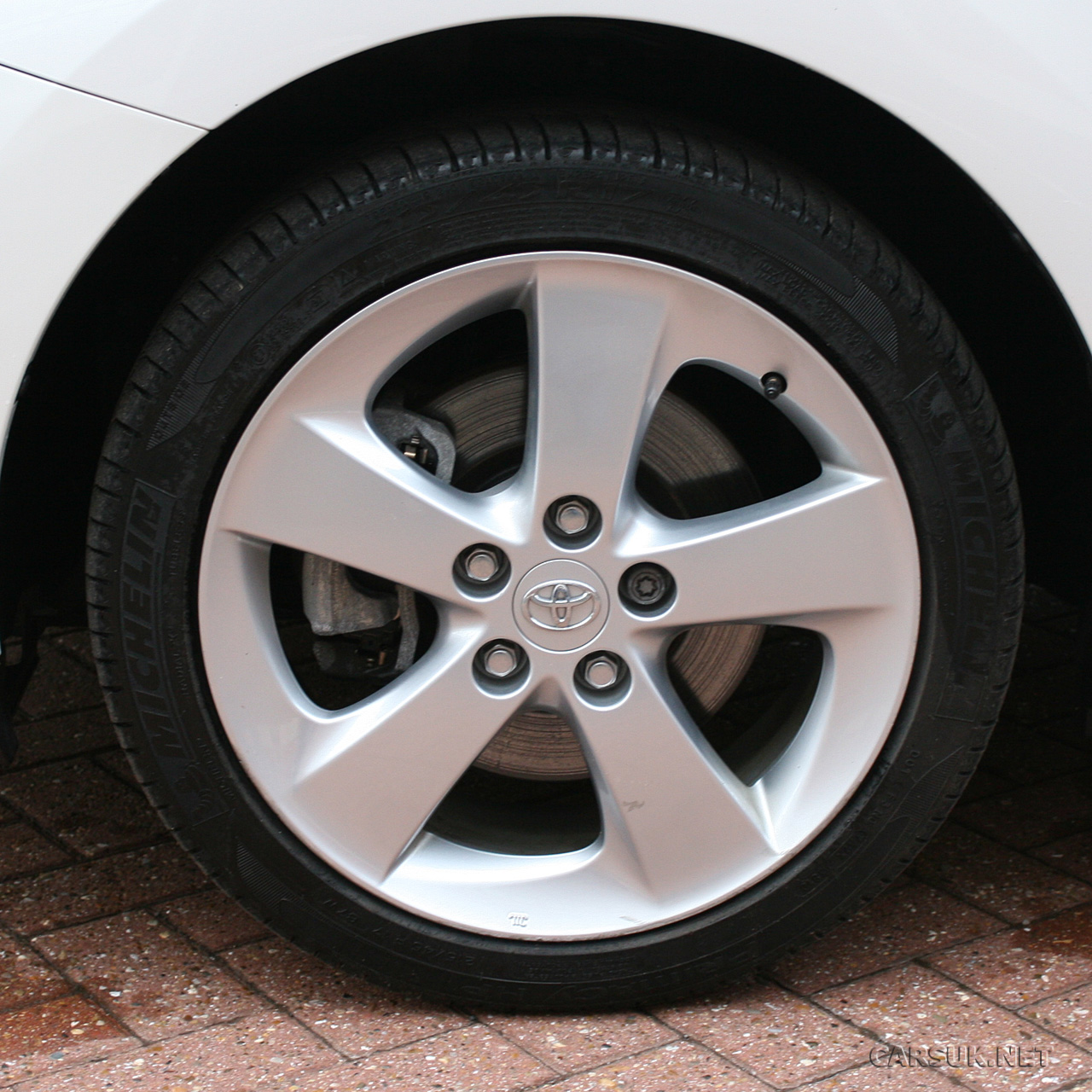 Toyota Auris Hybrid Review