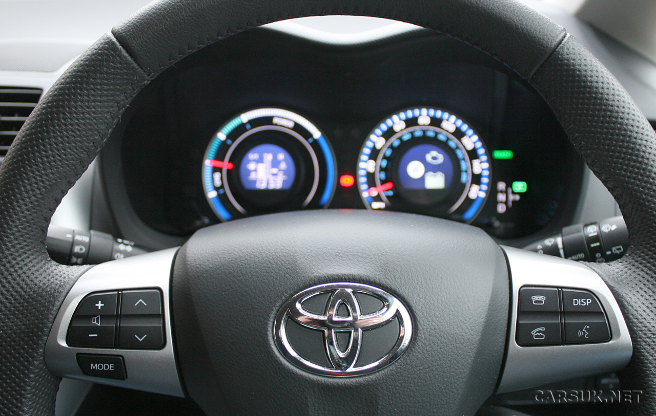 Toyota Auris Hybrid Review