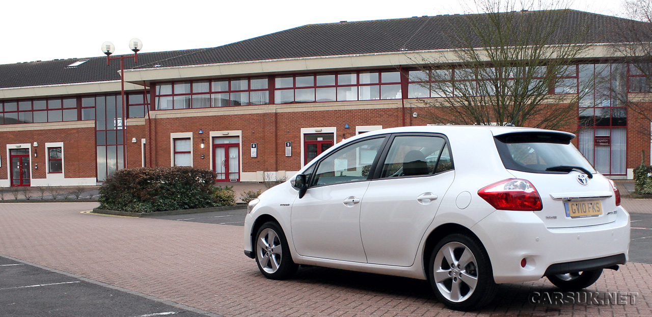 Toyota Auris Hybrid Review