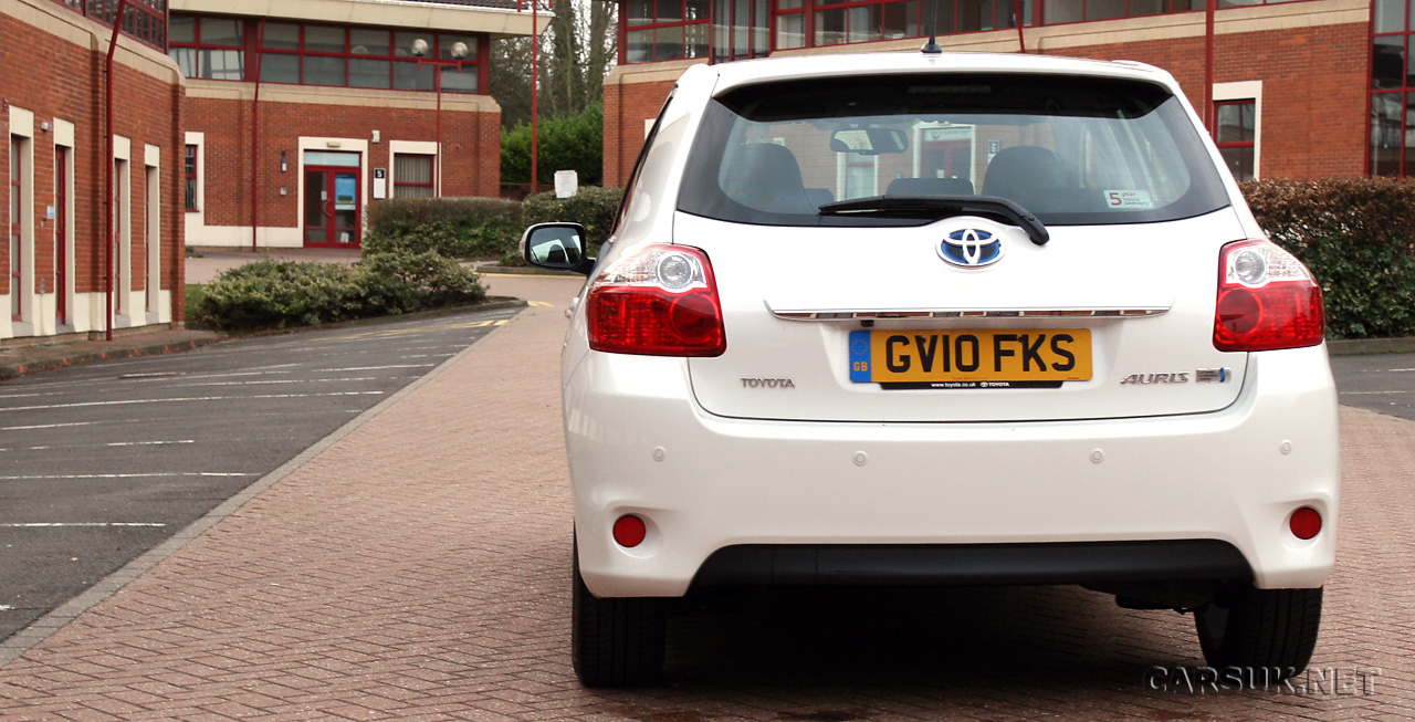 Toyota Auris Hybrid Review