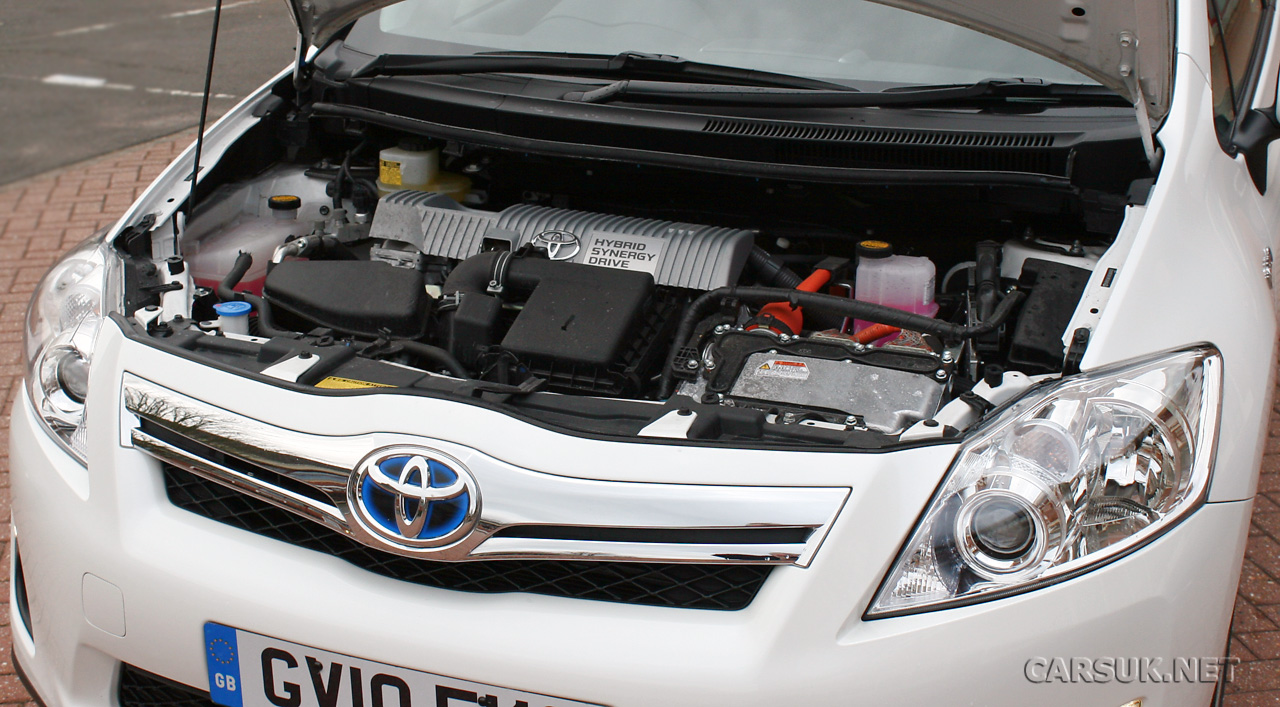 Toyota Auris Hybrid Review