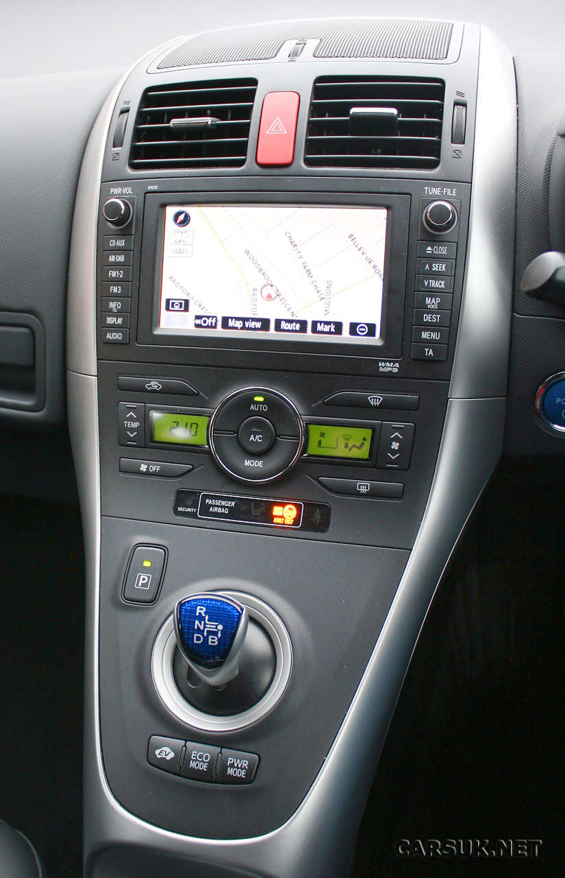 Toyota Auris Hybrid Review