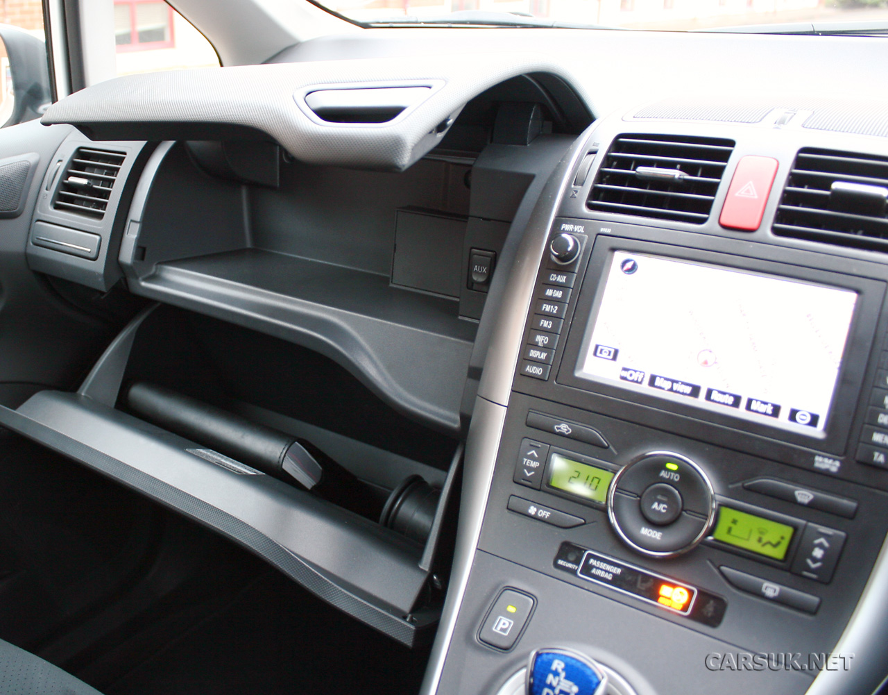 Toyota Auris Hybrid Review