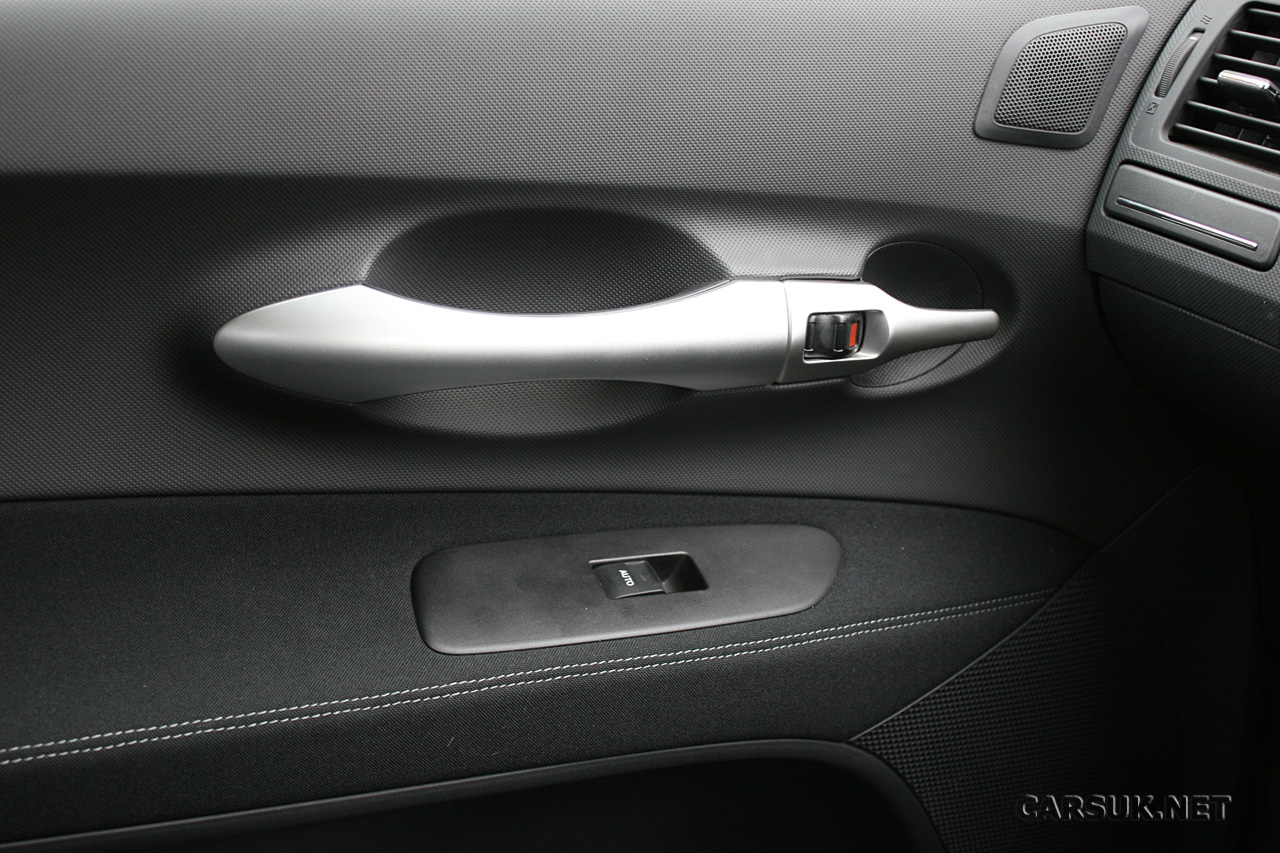 Toyota Auris Hybrid Review