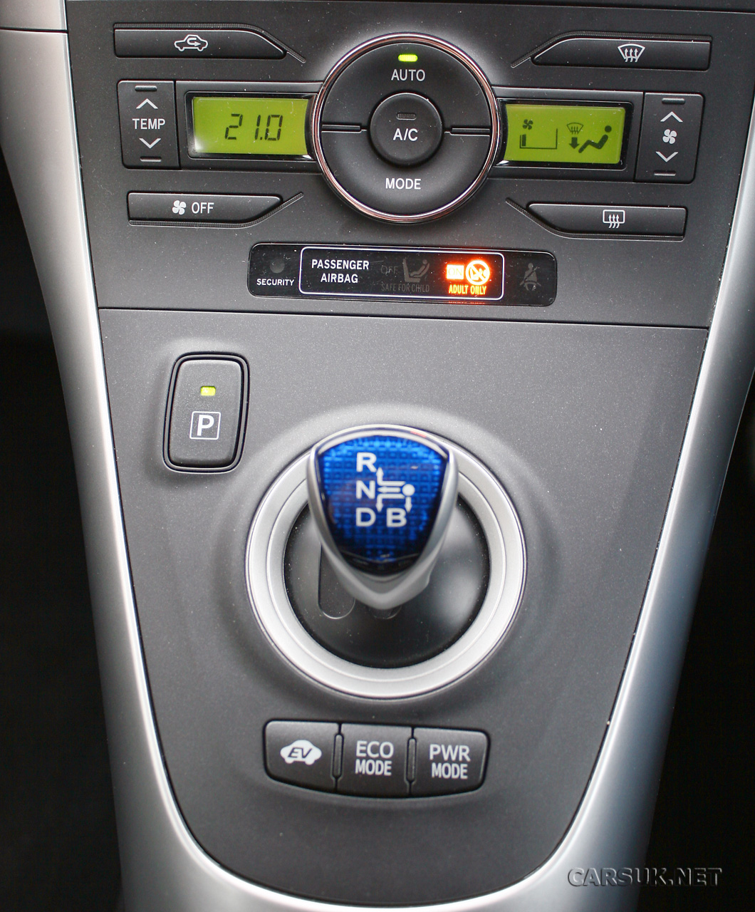 Toyota Auris Hybrid Review