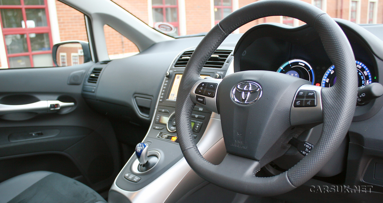 Toyota Auris Hybrid Review