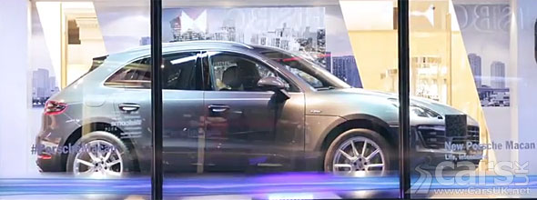 Photo new Porsche Macan Harrods window