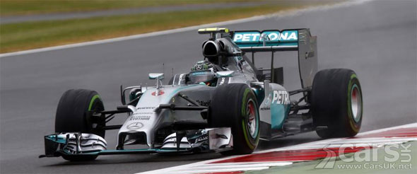 Photo Nico Rosberg takes pole for 2014 British Grand Prix at Silverstone