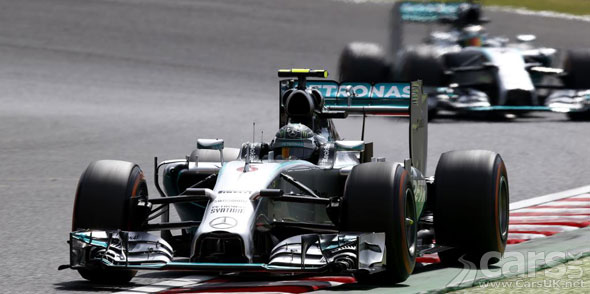 Photo Rosberg beats Hamilton to pole in Japan