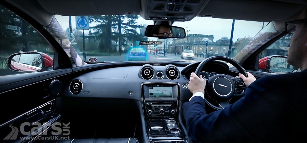 Photo Jaguar Land Rover's 360 Virtual Urban Windscreen and Follow-MeGhost Car Navigation