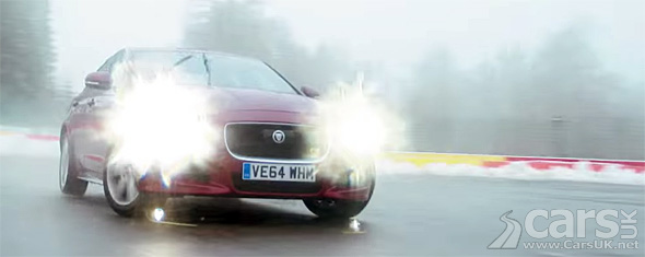 Photo Jaguar XE on track at Spa with Martin Brundle and Idris Elba