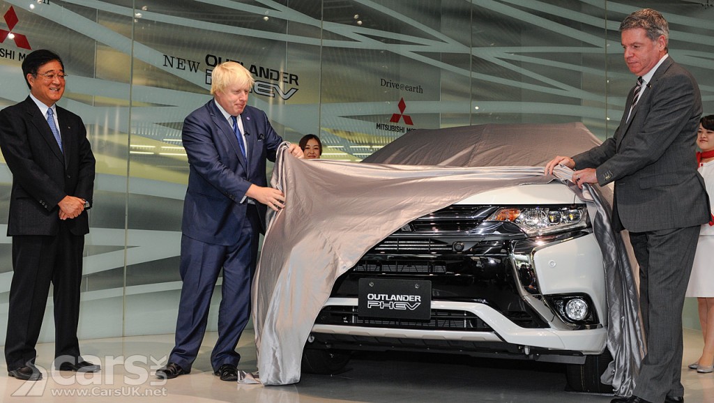 Photo Boris Johnson unveils 2016 Mitsubishi Outlander PHEV in Tokyo