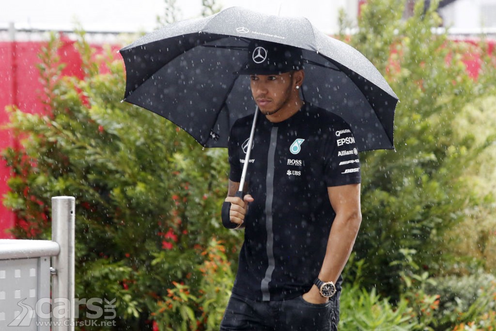 Photo Lewis Hamilton waits it out during heavy rain at the US Grand Prix qualifying