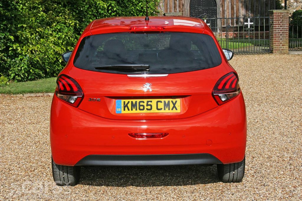 Photo Peugeot 208 Allure 1.2 PureTech rear view