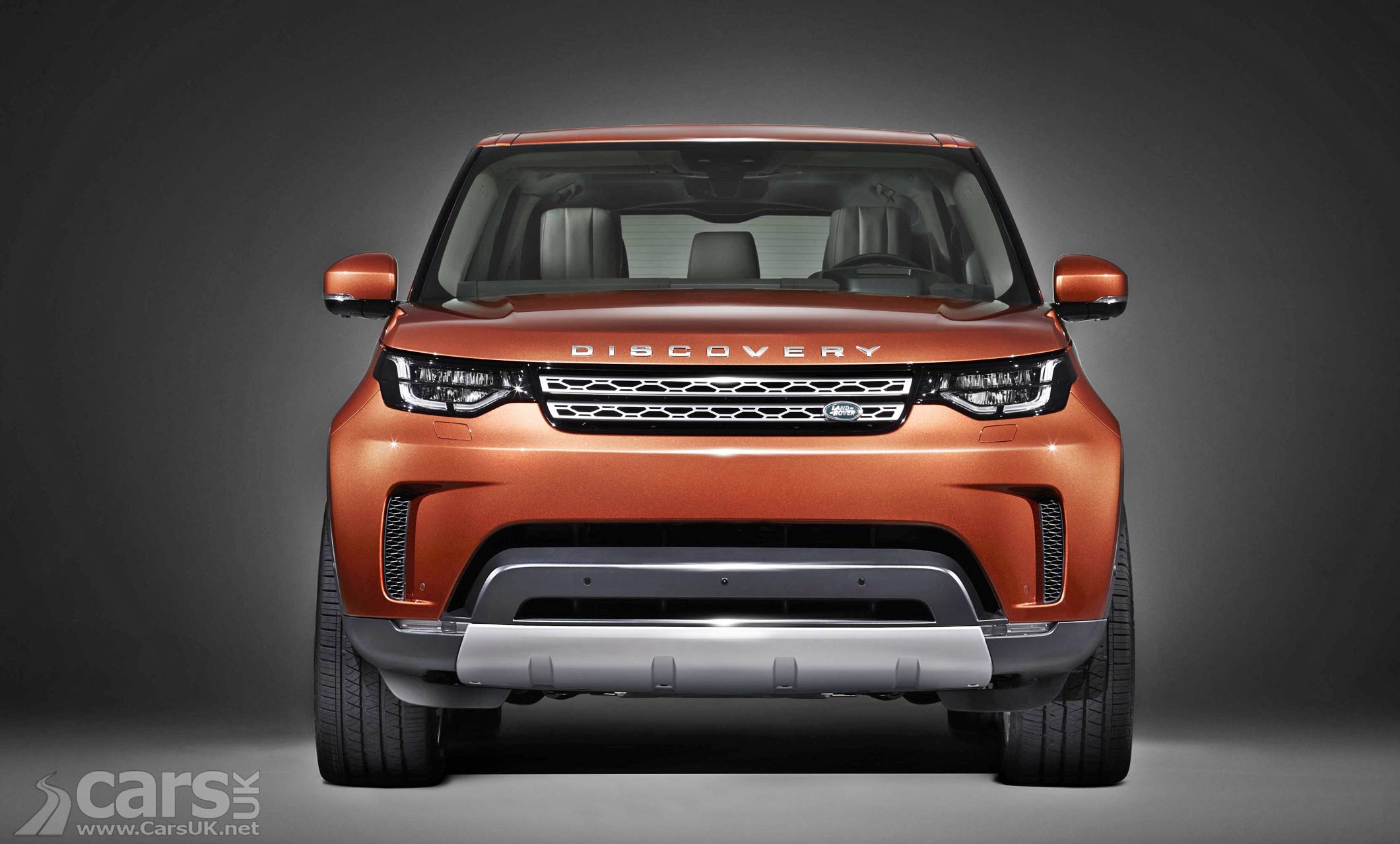 Photo 2017 Land Rover Discovery Front View