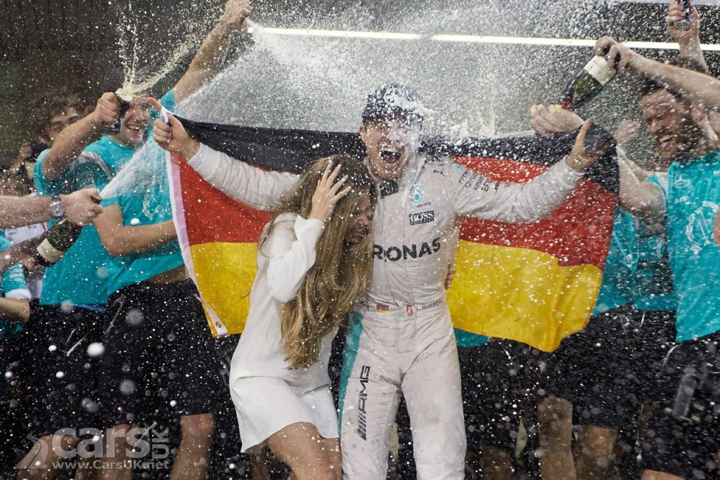 Photo Nico Rosberg announces his RETIREMENT