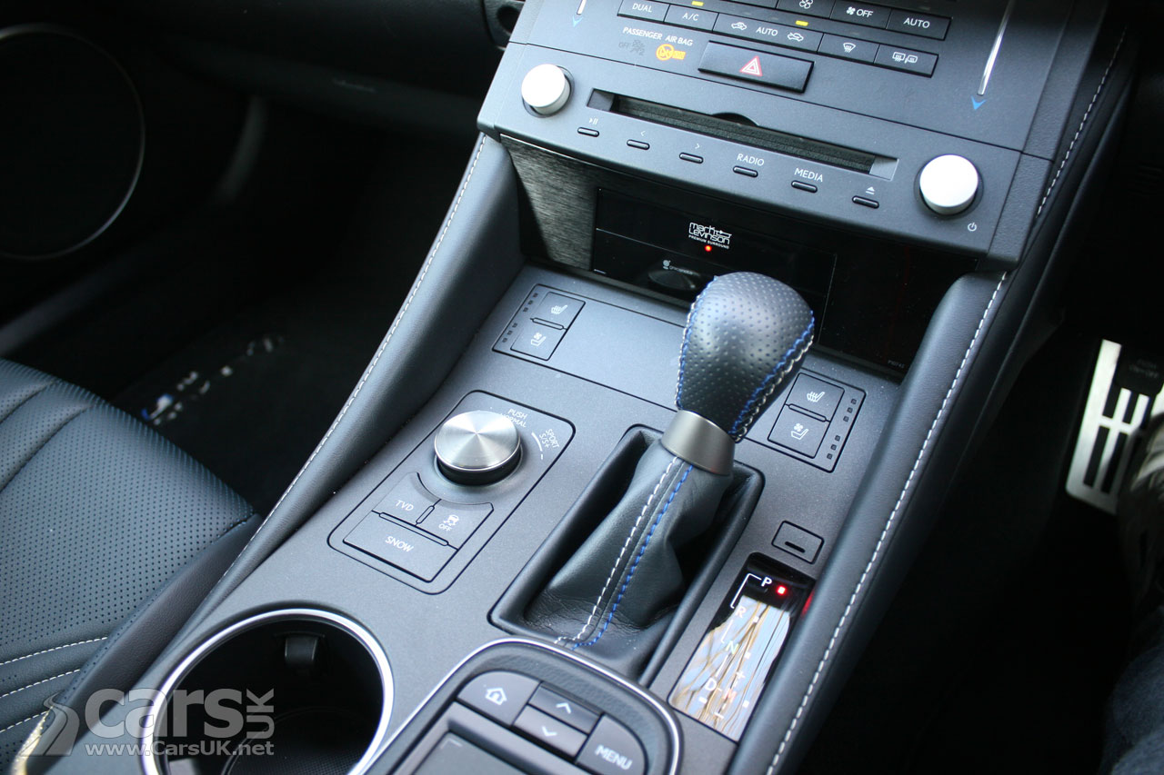 Photo Lexus RC F Coupe Review (2017) Detail