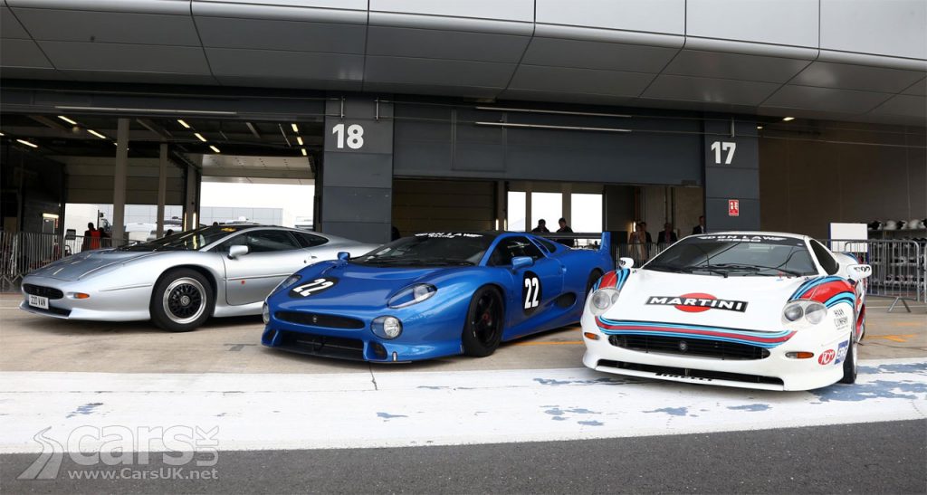 Photo of three Jaguar XJ220