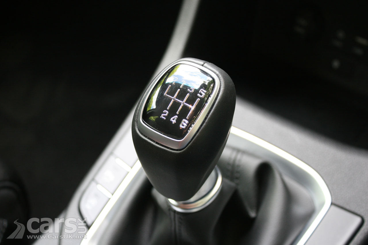 Verdict on the 2017 Hyundai i30 Review - photo of gear knob