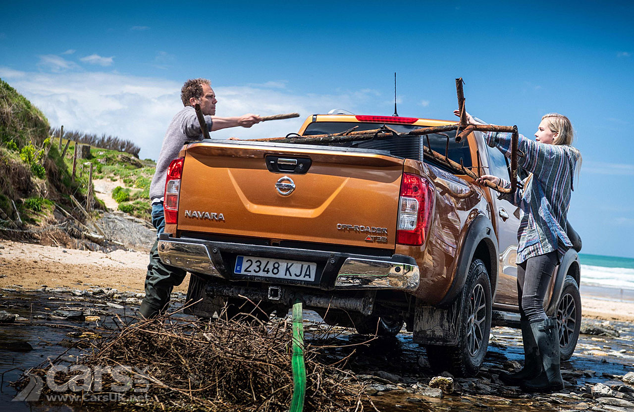 Nissan Navara OFF-ROADER AT32 Beach PLASTIC clean-up 