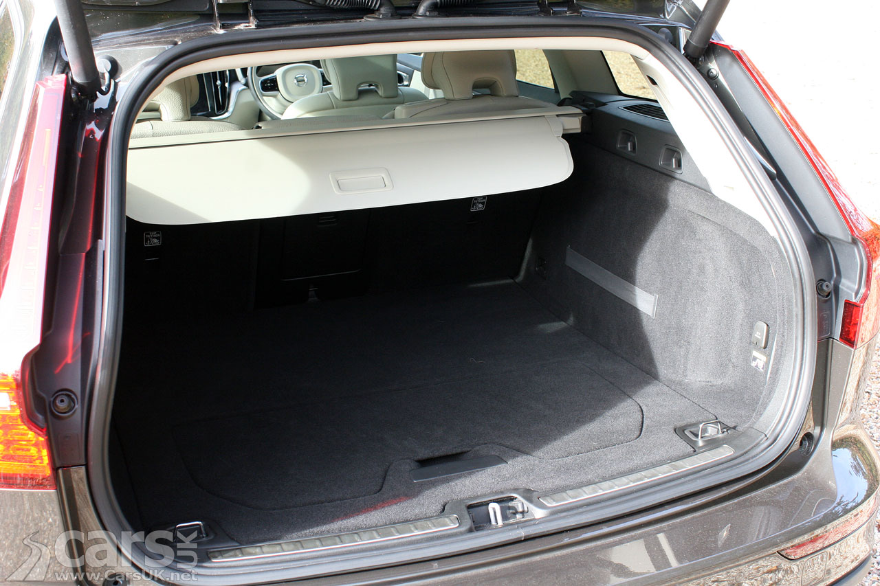 2019 Volvo V60 D4 Momentum Pro Review Photo