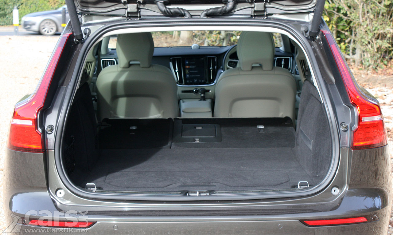 2019 Volvo V60 D4 Momentum Pro Review Photo