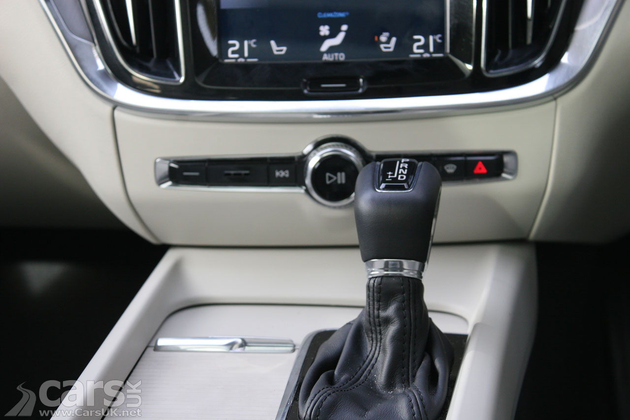 2019 Volvo V60 D4 Momentum Pro Review Photo