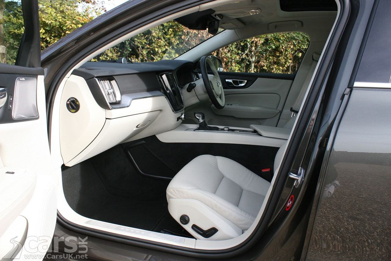 2019 Volvo V60 D4 Momentum Pro Review Photo