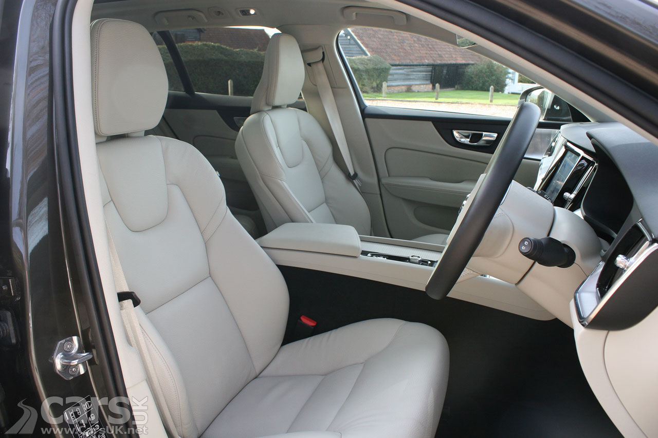 2019 Volvo V60 D4 Momentum Pro Review Photo