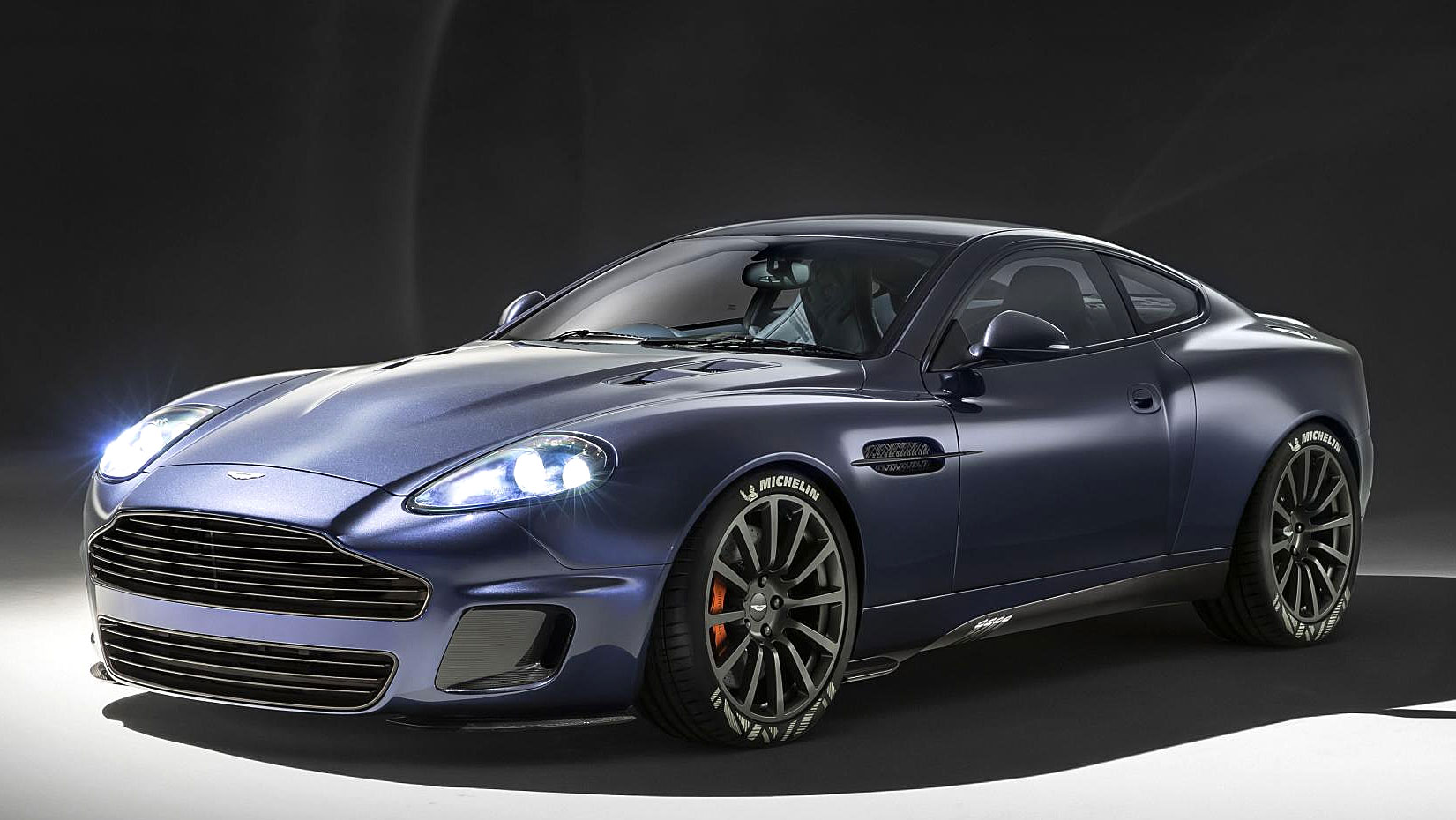 Photo Aston Martin Vanquish 25