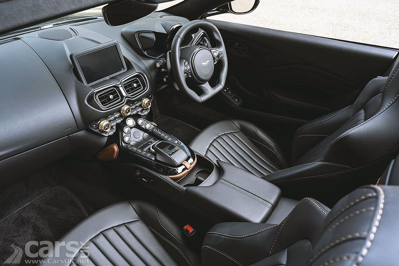 Photo Q by Aston Martin Vantage Roadster A3 Interior