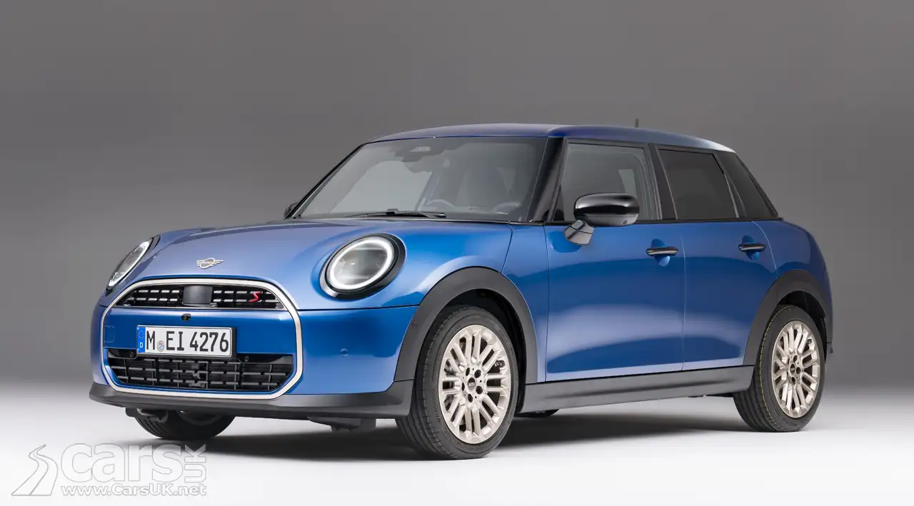MINI Cooper 5-Door 2024 front view